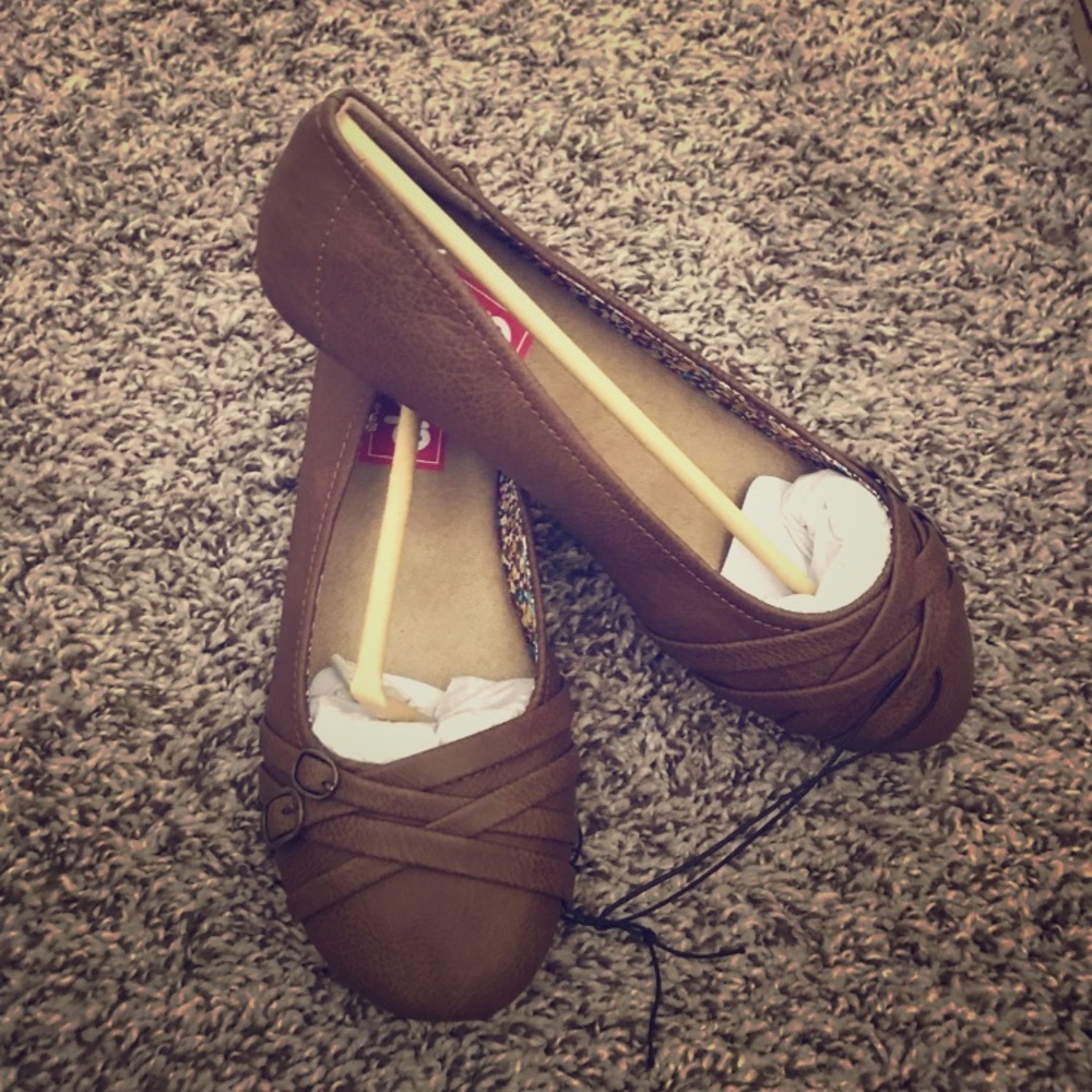 Women’s Pop Cognac Flats (Size 8)